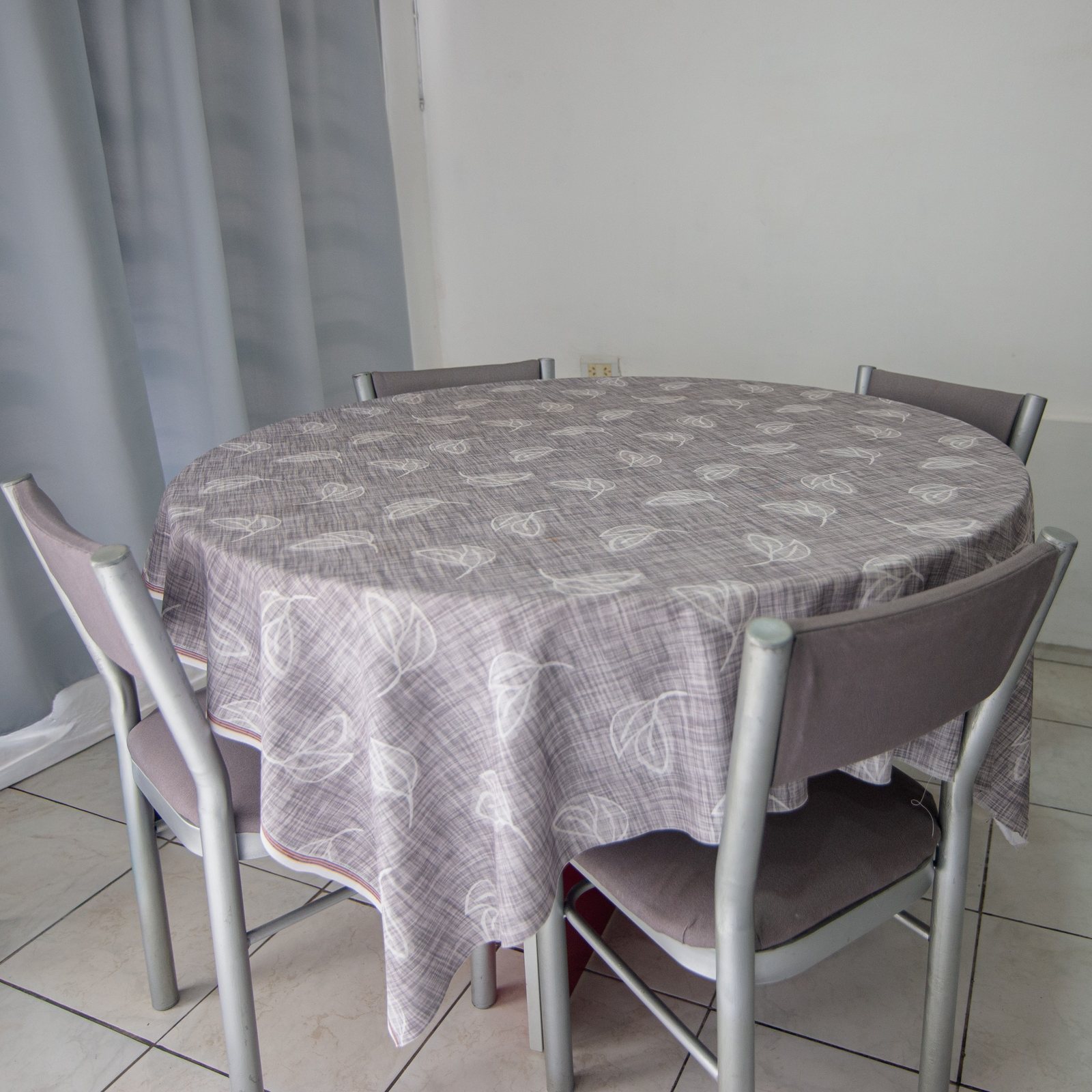 Comedor con mesa redonda para 4 – Tempo A, Posadas